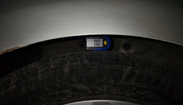 2015 Hyundai Xcent S 1.2, Petrol, Manual, 1,40,727 km, tyre