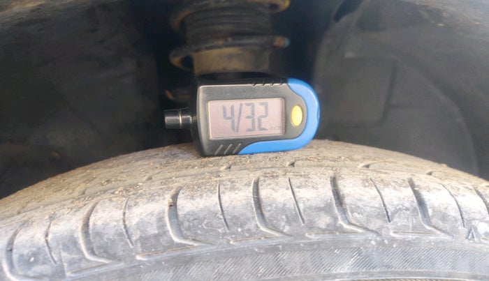 2016 Renault Kwid RXT 1.0, Petrol, Manual, 85,045 km, tyre