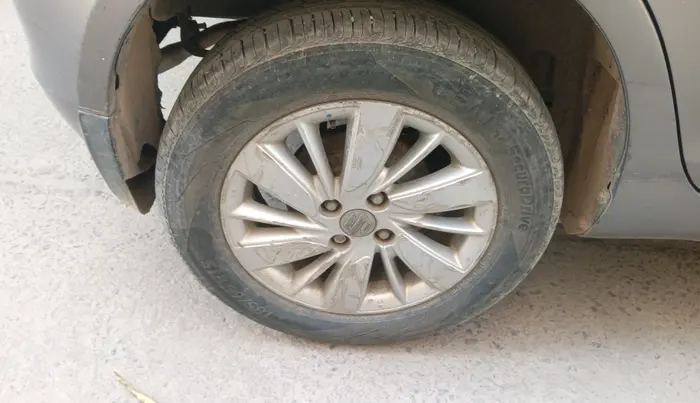 2015 Maruti Swift ZXI, Petrol, Manual, 92,472 km, tyre