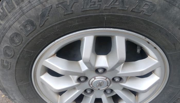 2016 Mahindra TUV300 T8, Diesel, Manual, 71,065 km, tyre