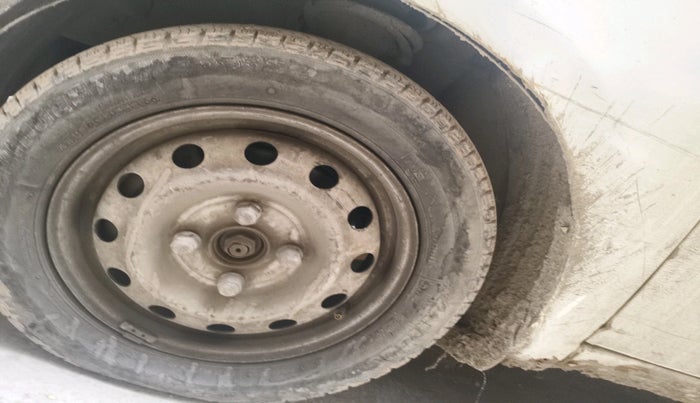 2011 Hyundai i10 ERA 1.1, Petrol, Manual, 1,25,414 km, tyre