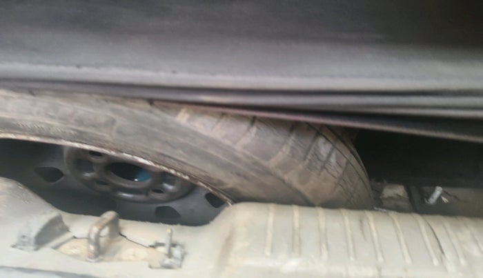 2011 Hyundai i10 ERA 1.1, Petrol, Manual, 1,25,414 km, tyre