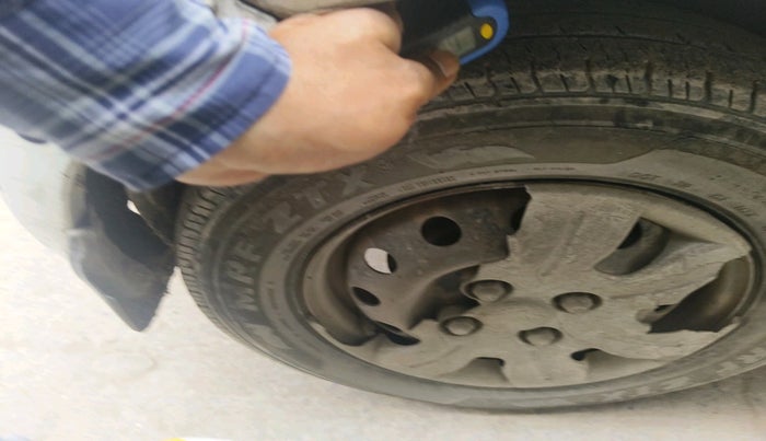 2011 Hyundai i10 ERA 1.1, Petrol, Manual, 1,25,414 km, tyre