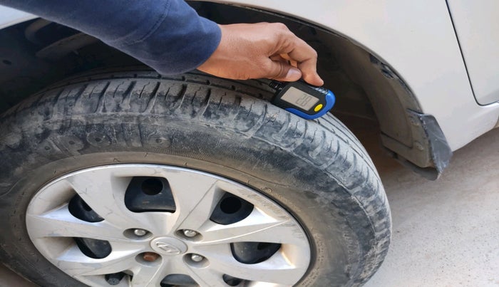 2015 Hyundai Elite i20 MAGNA 1.2, CNG, Manual, 1,12,690 km, tyre