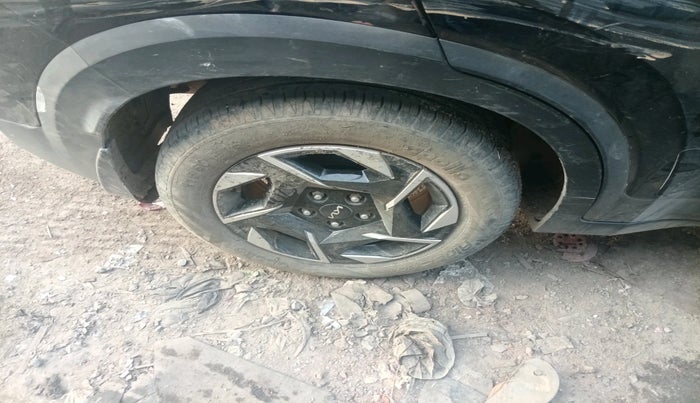 2024 KIA SONET HTK PLUS 1.2 PETROL MT, Petrol, Manual, 39,395 km, tyre