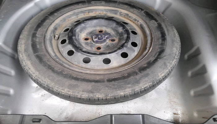 2017 Maruti Dzire VDI, Diesel, Manual, 63,089 km, tyre