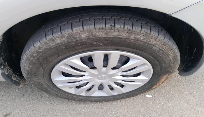 2017 Maruti Dzire VDI, Diesel, Manual, 63,089 km, tyre