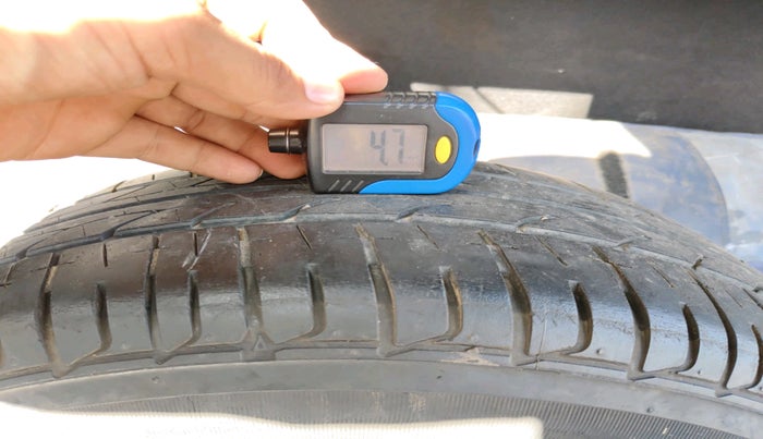 2016 Hyundai Elite i20 MAGNA 1.2, CNG, Manual, 1,34,966 km, tyre