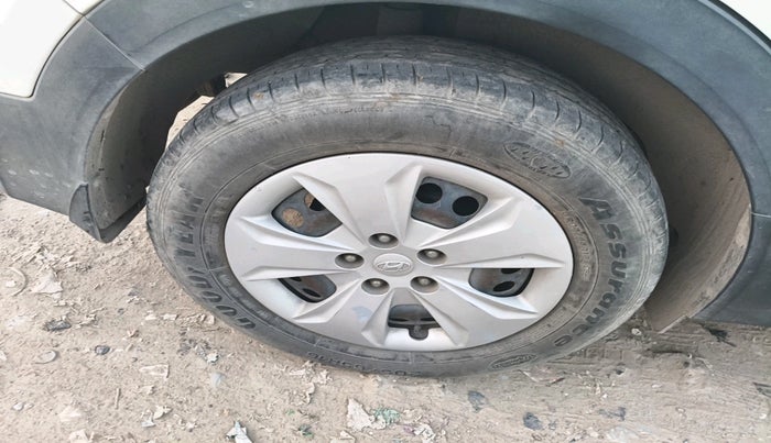 2016 Hyundai Creta BASE 1.6 PETROL, Petrol, Manual, 1,09,885 km, tyre