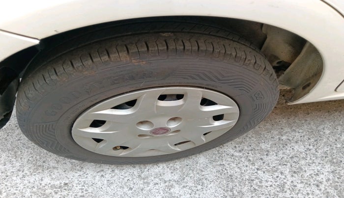 2011 Fiat Grand Punto Emotion 1.3, Diesel, Manual, 87,009 km, tyre