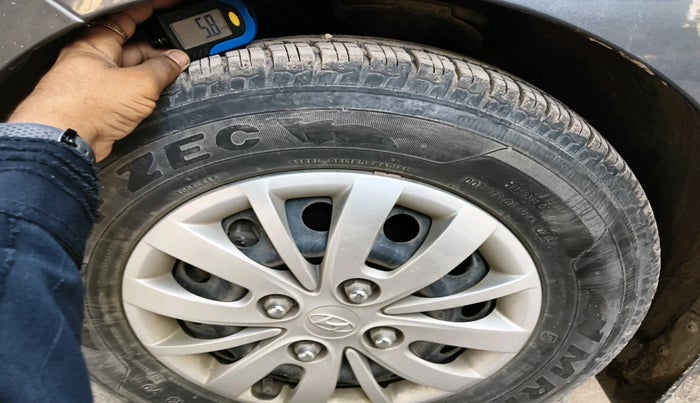 2015 Hyundai i10 SPORTZ 1.1, Petrol, Manual, 7,560 km, tyre