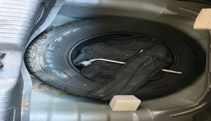 2015 Hyundai i10 SPORTZ 1.1, Petrol, Manual, 7,560 km, tyre