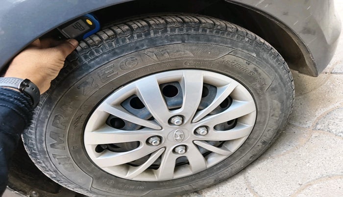 2015 Hyundai i10 SPORTZ 1.1, Petrol, Manual, 7,560 km, tyre