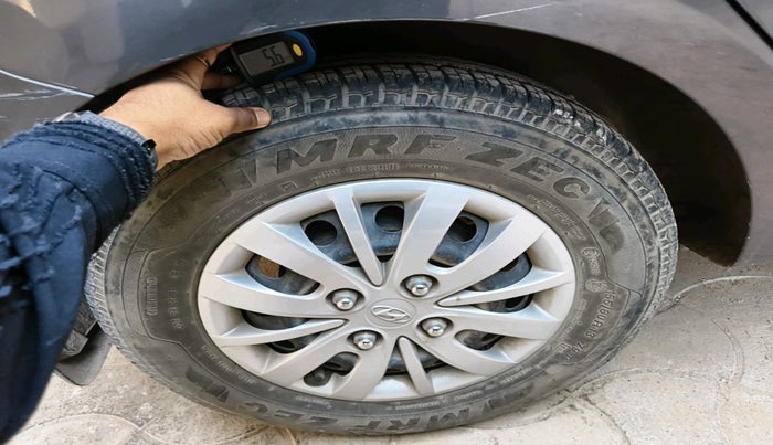 2015 Hyundai i10 SPORTZ 1.1, Petrol, Manual, 7,560 km, tyre