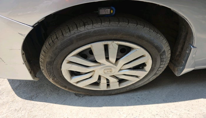 2014 Honda City 1.5L I-VTEC SV, Petrol, Manual, 2,43,230 km, tyre