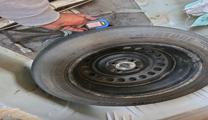 2014 Honda City 1.5L I-VTEC SV, Petrol, Manual, 2,43,230 km, tyre