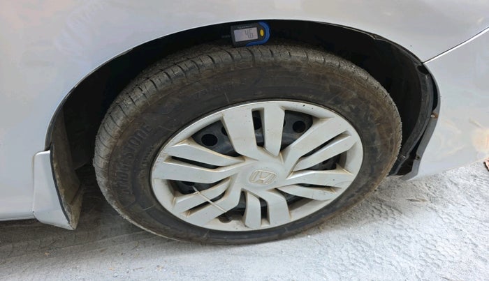 2014 Honda City 1.5L I-VTEC SV, Petrol, Manual, 2,43,230 km, tyre