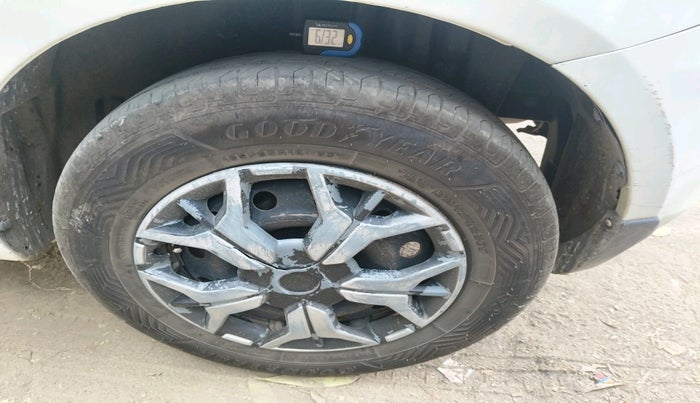 2016 Maruti Swift VXI, Petrol, Manual, 1,11,141 km, tyre