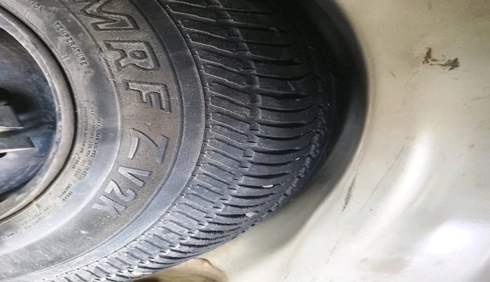 2016 Maruti Swift VXI, Petrol, Manual, 1,11,141 km, tyre