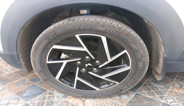 2024 Mahindra XUV 3XO AX7 1.2 TGDi AT, Petrol, Automatic, 5,360 km, tyre