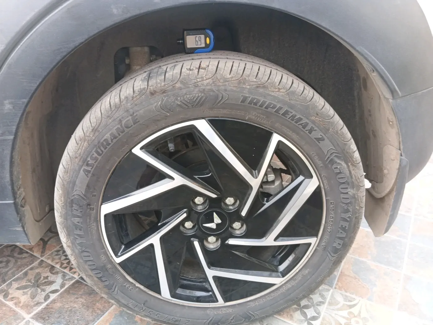 2024 Mahindra XUV 3XO AX7 1.2 TGDi AT, Petrol, Automatic, 5,360 km, tyre