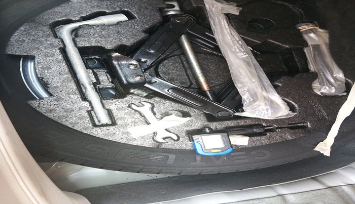 2024 Mahindra XUV 3XO AX7 1.2 TGDi AT, Petrol, Automatic, 5,360 km, tyre