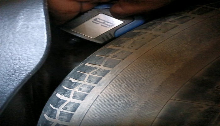 2015 Maruti Swift Dzire VXI, CNG, Manual, 71,471 km, tyre