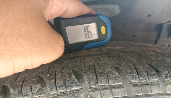 2015 Maruti Swift Dzire VXI, CNG, Manual, 71,471 km, tyre