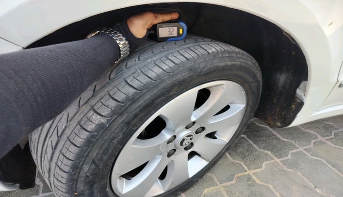 2011 Skoda Superb ELEGANCE 1.8 TSI MT, Petrol, Manual, 1,04,834 km, tyre