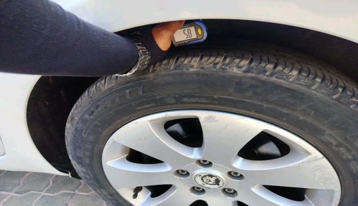 2011 Skoda Superb ELEGANCE 1.8 TSI MT, Petrol, Manual, 1,04,834 km, tyre