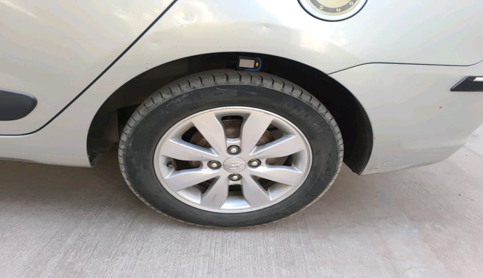 2014 Hyundai Xcent S (O) 1.2, Petrol, Manual, 1,47,923 km, tyre