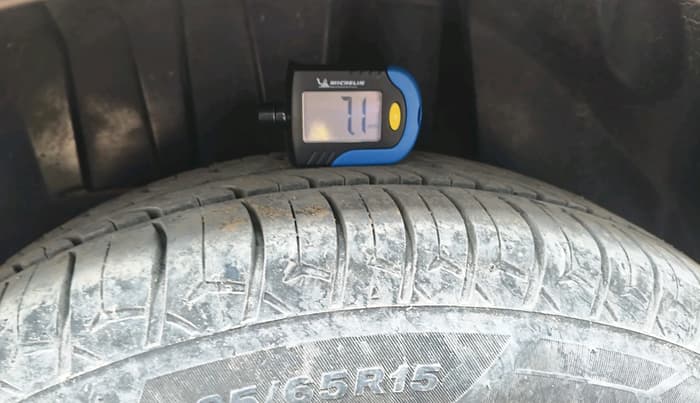 2017 Maruti Dzire VXI, Petrol, Manual, 65,800 km, tyre