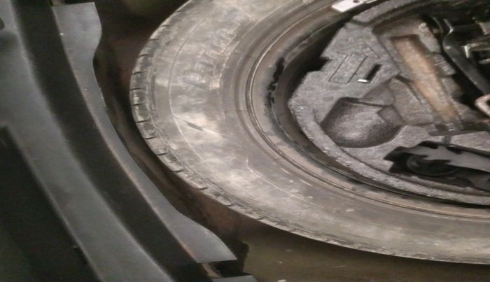 2013 Skoda Laura AMBIENTE 2.0 TDI CR MT, Diesel, Manual, 1,17,016 km, tyre