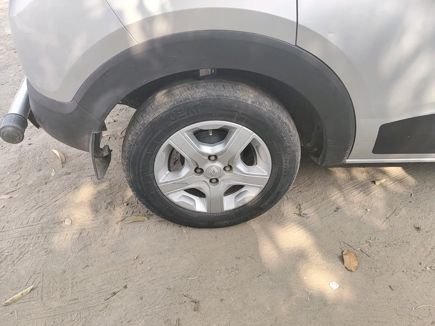 2022 Renault TRIBER RXT, Petrol, Manual, 89,620 km, tyre