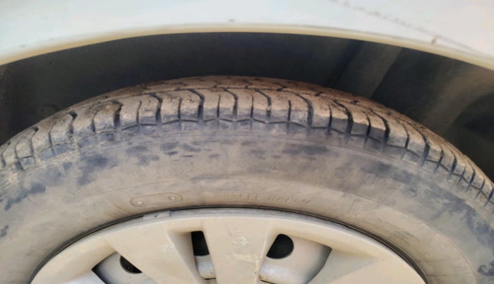 2011 Maruti Swift LXI, CNG, Manual, 23,151 km, tyre