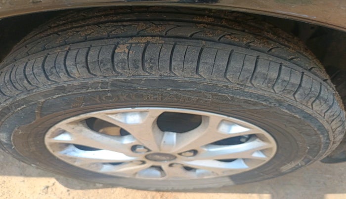 2013 Ford Figo TITANIUM 1.2 PETROL, Petrol, Manual, 54,961 km, tyre