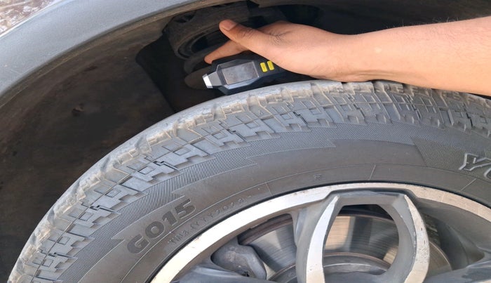 2017 Mahindra XUV500 W6 AT, Diesel, Automatic, 2,12,898 km, tyre