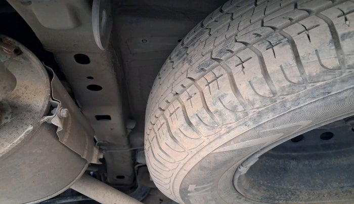 2017 Mahindra XUV500 W6 AT, Diesel, Automatic, 2,12,898 km, tyre