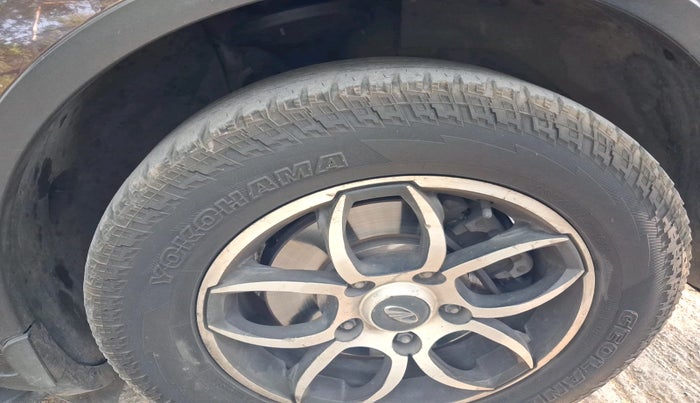 2017 Mahindra XUV500 W6 AT, Diesel, Automatic, 2,12,898 km, tyre