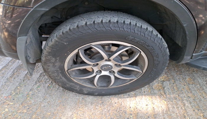 2017 Mahindra XUV500 W6 AT, Diesel, Automatic, 2,12,898 km, tyre