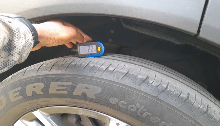 2022 Mahindra XUV700 AX 5 P MT 7 STR, Petrol, Manual, 80,322 km, tyre