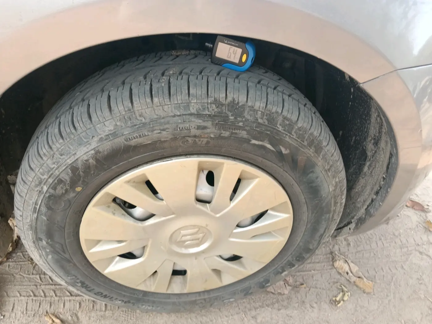 2015 Maruti Swift LXI, Petrol, Manual, 58,284 km, tyre