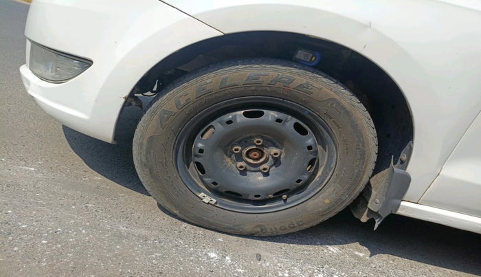 2014 Skoda Rapid AMBITION 1.6 TDI CR MT, Diesel, Manual, 99,482 km, tyre