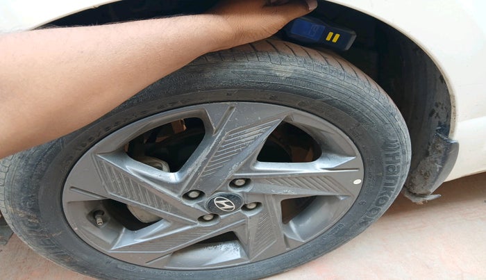 2020 Hyundai Verna SX 1.5 VTVT, Petrol, Manual, 1,20,706 km, tyre