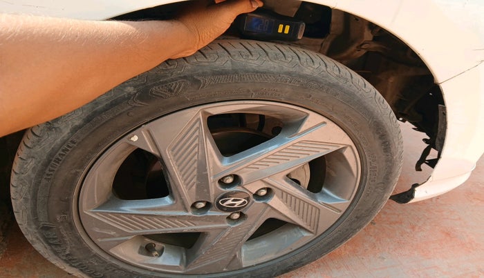 2020 Hyundai Verna SX 1.5 VTVT, Petrol, Manual, 1,20,706 km, tyre