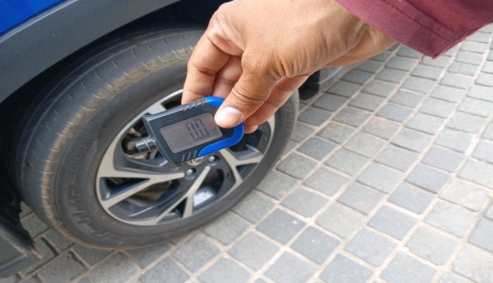 2022 Toyota URBAN CRUISER HYRYDER V HYBRID, Hybrid, Automatic, 1,10,279 km, tyre