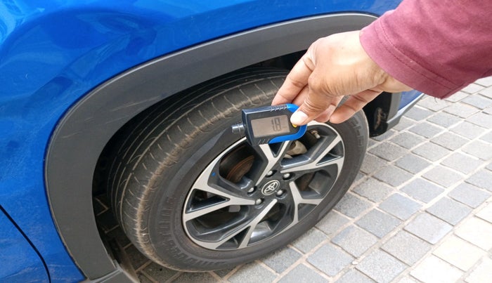 2022 Toyota URBAN CRUISER HYRYDER V HYBRID, Hybrid, Automatic, 1,10,279 km, tyre