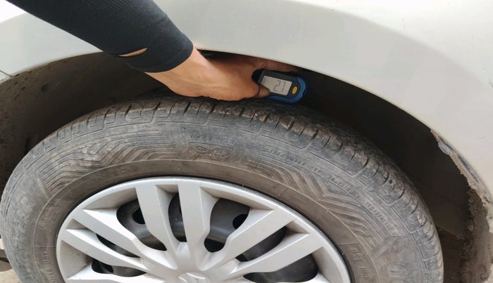 2017 Maruti Dzire VDI, Diesel, Manual, 1,66,613 km, tyre