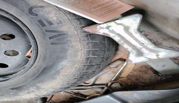 2017 Maruti Dzire VDI, Diesel, Manual, 1,66,613 km, tyre