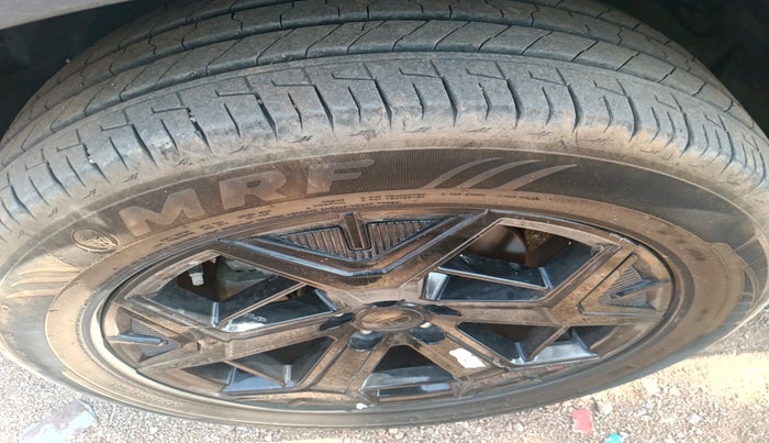 2024 Tata Safari ADVENTURE PLUS DARK EDITION AT, Diesel, Automatic, 19,489 km, tyre